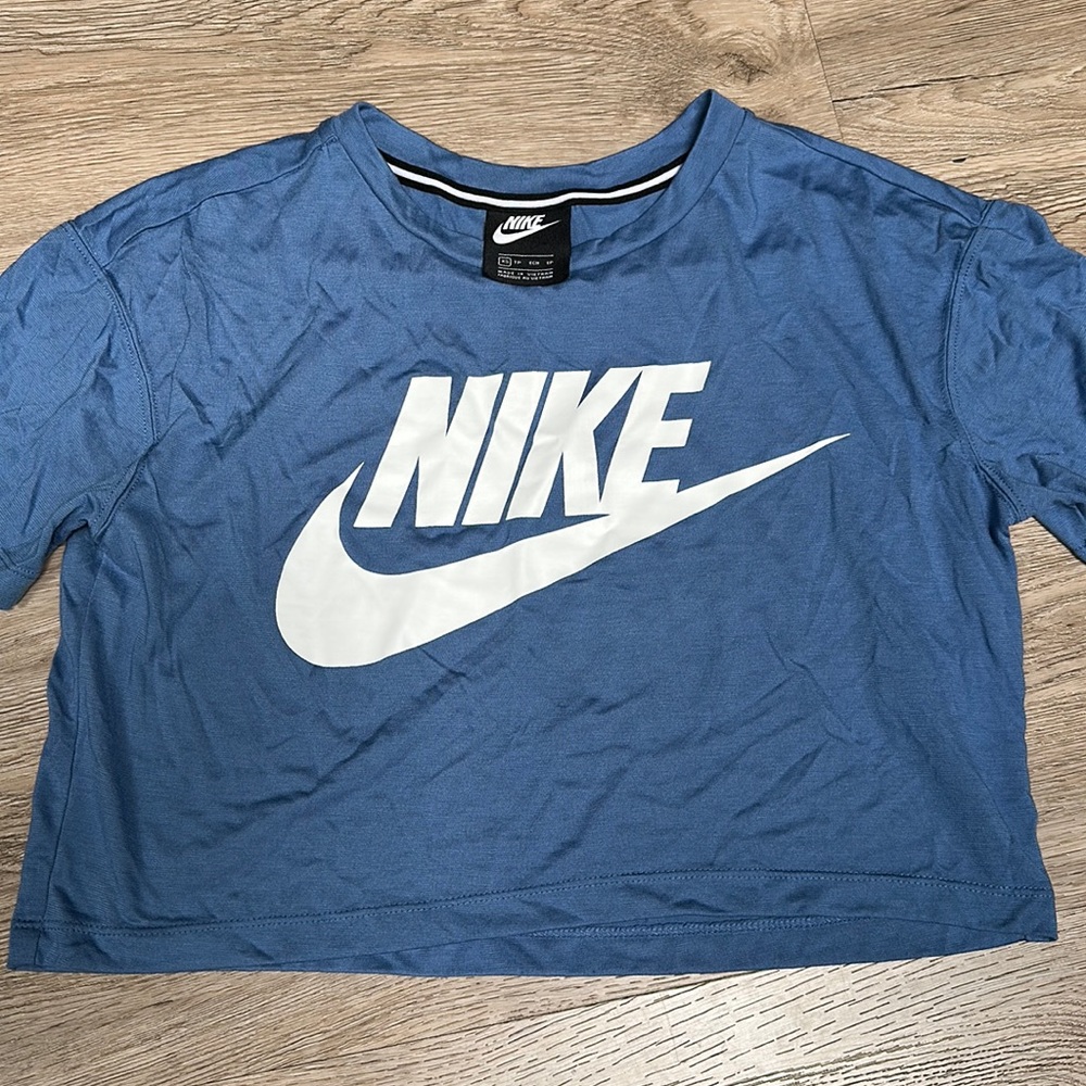 Nike - cropped tshirt